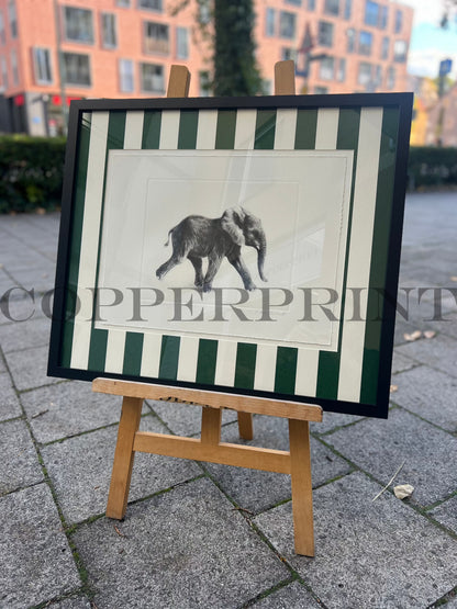 Elefant auf grünen Streifen