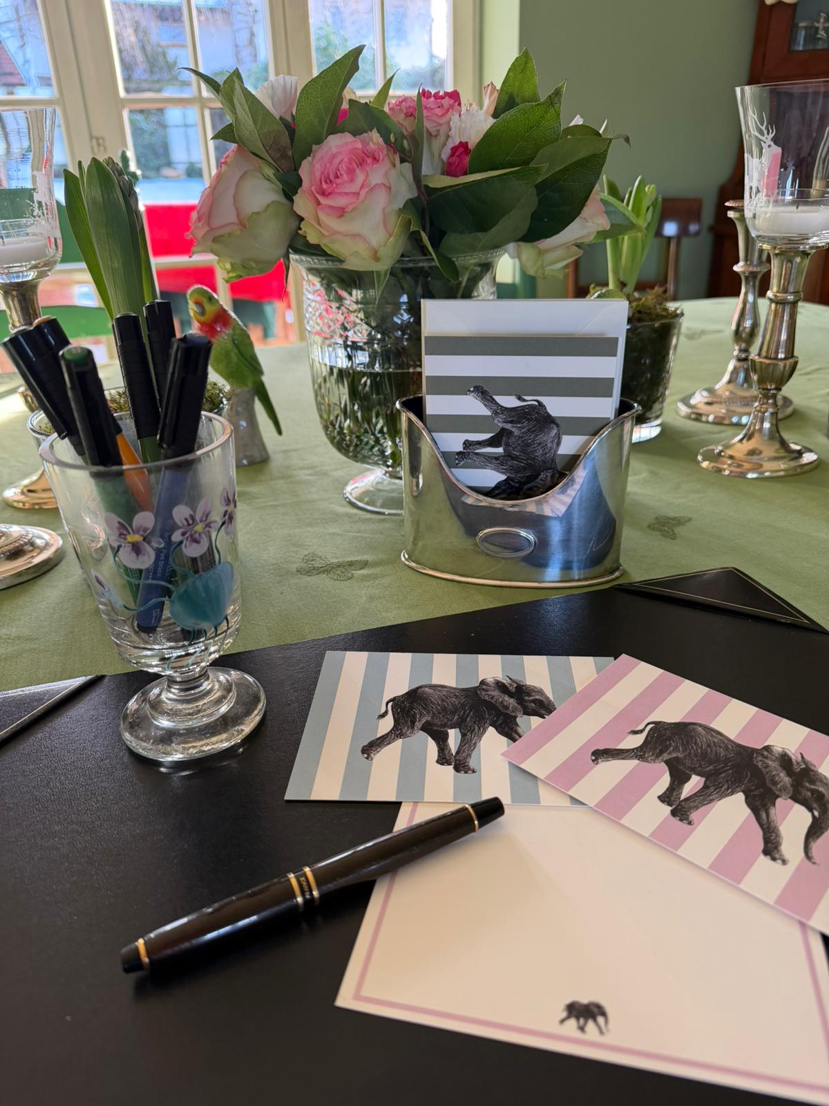 Briefkarte Elefant hellblau Streifen