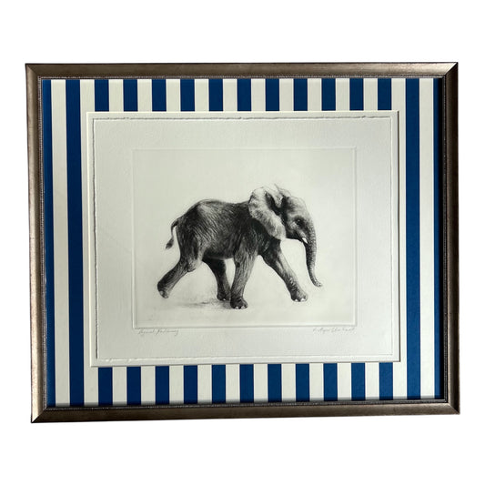 Elefant auf blauen schmalen Streifen